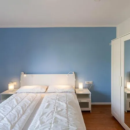 Apartment Auf Dem Huegel Mit Balkon