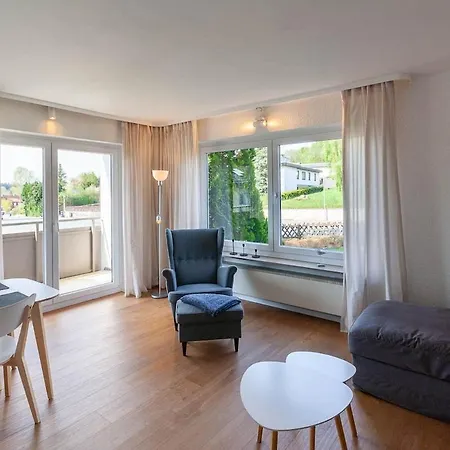 Apartment Auf Dem Huegel Mit Balkon